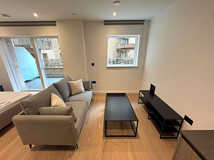 Studio To Rent In Potters Road, London, SW6