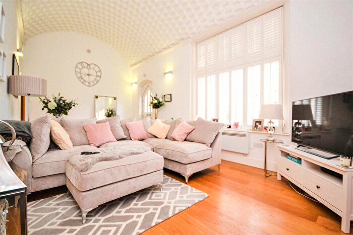 1 Bedroom Apartment For Sale In Tudor Court, The Galleries, Brentwood, CM14