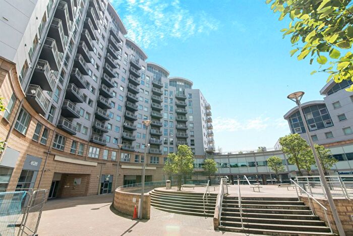 2 Bedroom Flat For Sale In Alencon Link, Basingstoke, RG21