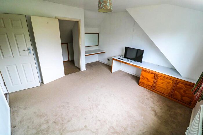 4 Bedroom Detached House For Sale In Lincoln Rd, Deeping Gate, Peterborough, Cambs, PE6