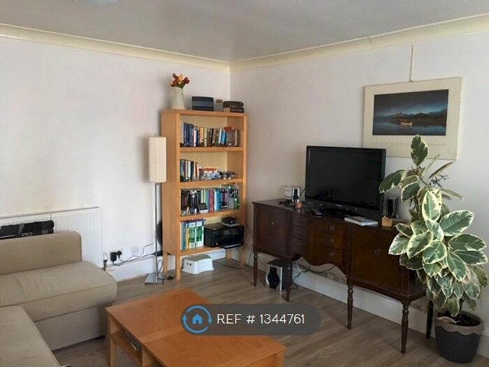 2 Bedroom Flat To Rent In Clarke Court, Sheffield, S10