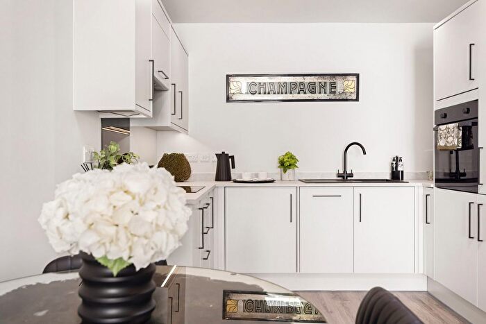 2 Bedroom Flat For Sale In Hamilton Street, Charlton Kings, Cheltenham, GL53