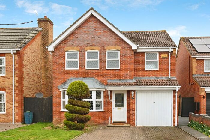 4 Bedroom Detached House For Sale In Pulham Avenue, Broxbourne, EN10