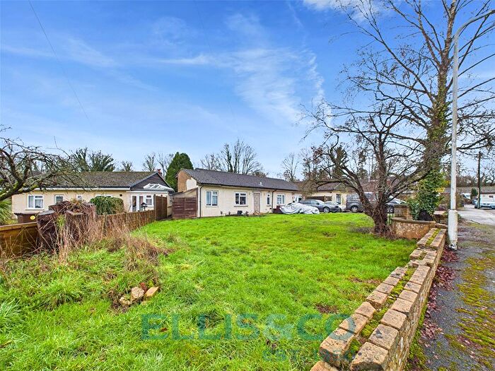 4 Bedroom Bungalow For Sale In Birch Close, Hildenborough, Tonbridge, Kent, TN11