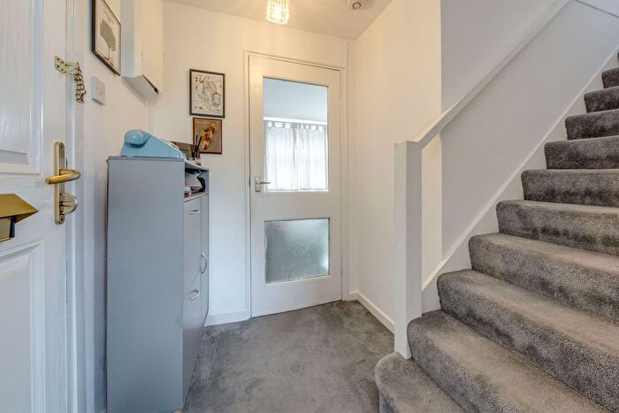 3 Bedroom Flat For Sale In Ivy Road, London, N14