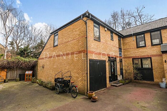 3 Bedroom Semi Detached House For Sale In Spencer Mews, London, SW8