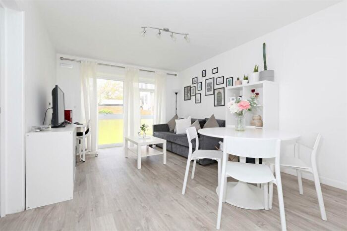 1 Bedroom Flat To Rent In Mayfield House, Northfield Road, N16