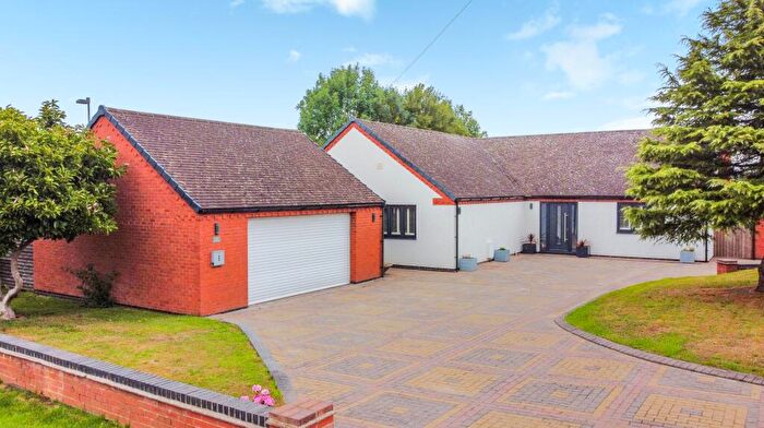 3 Bedroom Bungalow For Sale In Measham Road, Oakthorpe, DE12