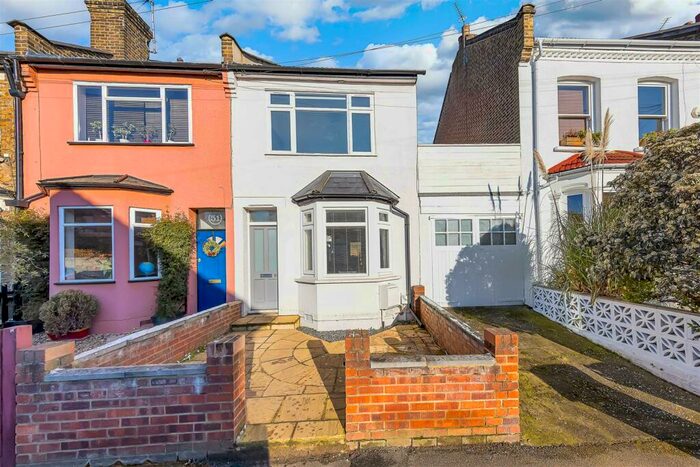 4 Bedroom End Of Terrace House To Rent In Barclay Road, Walthamstow, London, E17