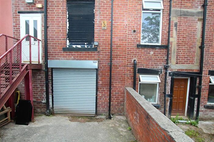 2 Bedroom Flat To Rent In Entwisle Road, Rochdale, OL16