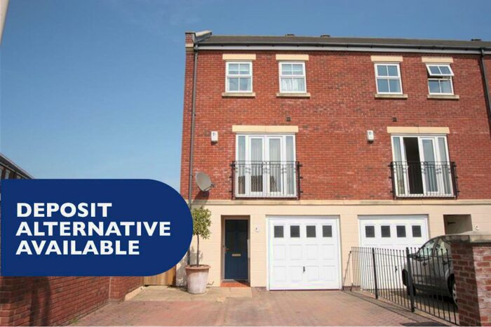 4 Bedroom Town House To Rent In Hutton Gate, Harrogate, HG2