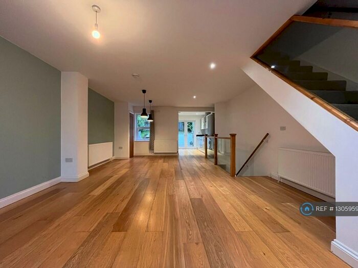 4 Bedroom Semi-Detached House To Rent In Cotswold Road North, Bristol, BS3