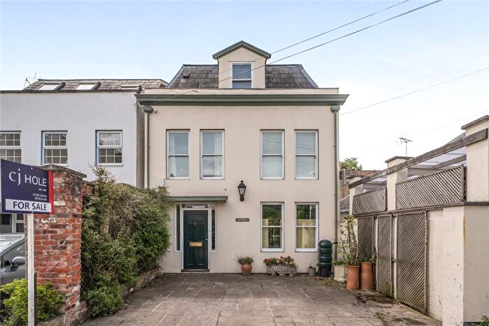 4 Bedroom Detached House For Sale In Oxford Close, Cheltenham, GL52