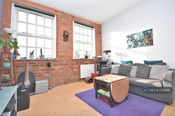 2 Bedroom Flat To Rent In Robert Street, Northampton, NN1
