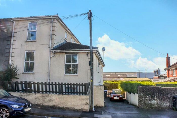 1 Bedroom Flat To Rent In Churchfields Road, Salisbury, SP2