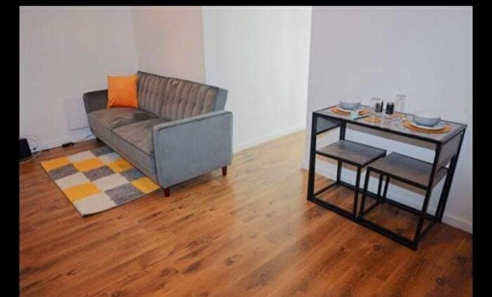 3 Bedroom Flat To Rent In Hind Grove, Poplar, E14