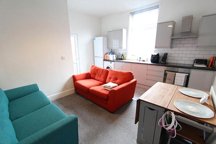 4 Bedroom Apartment To Rent In Wharncliffe Road, Sheffield, S10