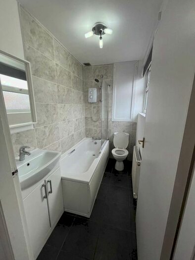 1 Bedroom Studio To Rent In Sandy Grove, Salford, M6