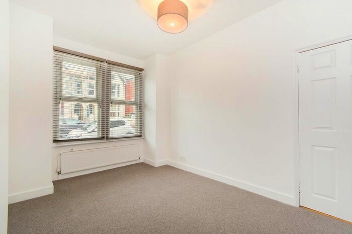 2 Bedroom Flat To Rent In Durban Road, West Norwood, SE27