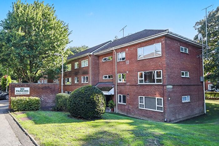 1 Bedroom Flat For Sale In Hillside Road, Harpenden, AL5