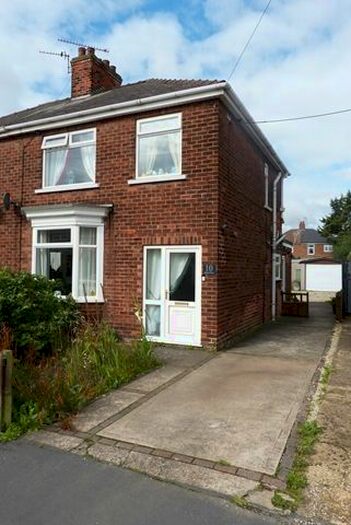 3 Bedroom Semi-Detached House To Rent In Milton Road, Scunthorpe, DN16