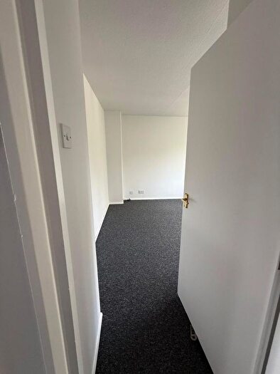 1 Bedroom Flat To Rent In B Cockfosters Road, Barnet, EN4