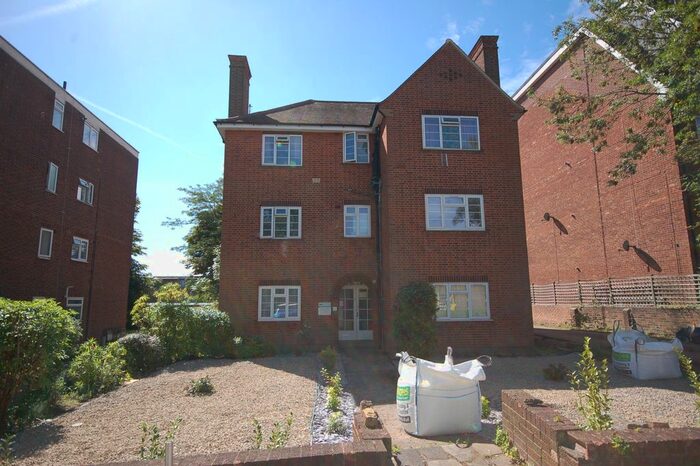 1 Bedroom Flat To Rent In Torrington Park, London, N12