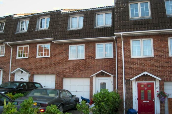 4 Bedroom Terraced House To Rent In Regency Close, Chigwell, Essex, IG7
