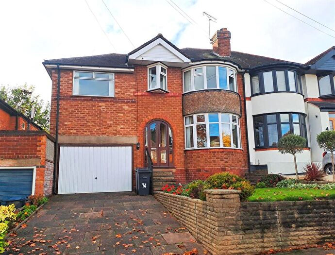 4 Bedroom Semi-Detached House For Sale In Olorenshaw Road, Sheldon, Birmingham, B26