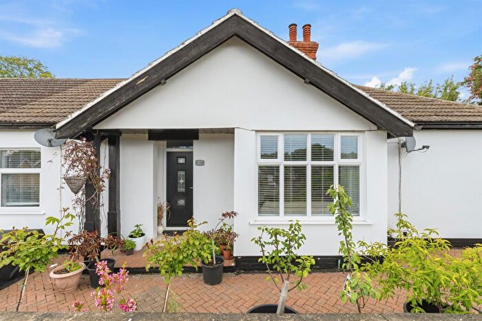 4 Bedroom Detached House For Sale In Thorpe Lea Road, Peterborough, PE3