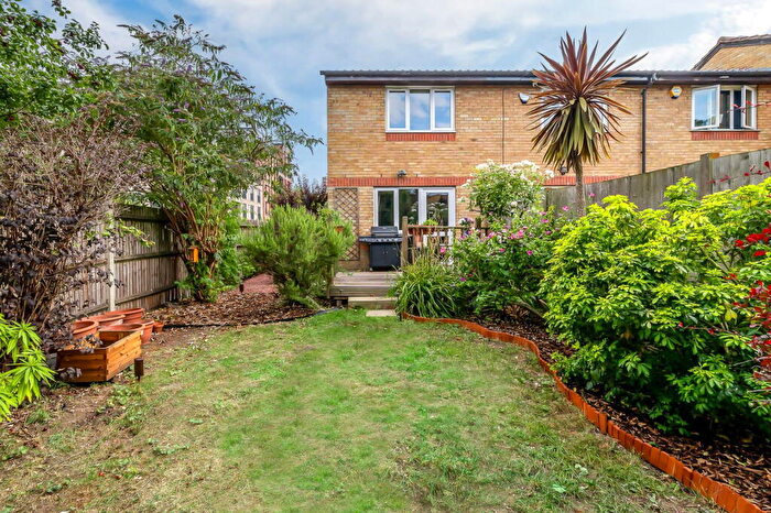 2 Bedroom End Of Terrace House For Sale In Baildon Street, London, SE8