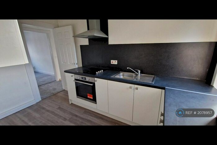 2 Bedroom Flat To Rent In Mckinlay Crescent, Alloa, FK10
