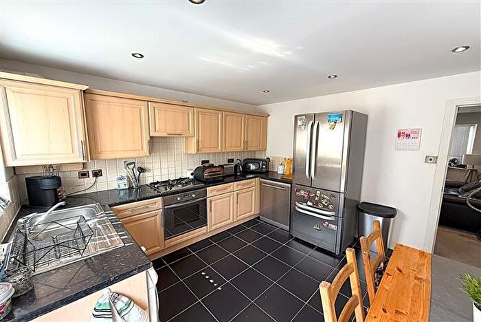 2 Bedroom End Of Terrace House To Rent In Lyminton Lane, Rotherham, S60