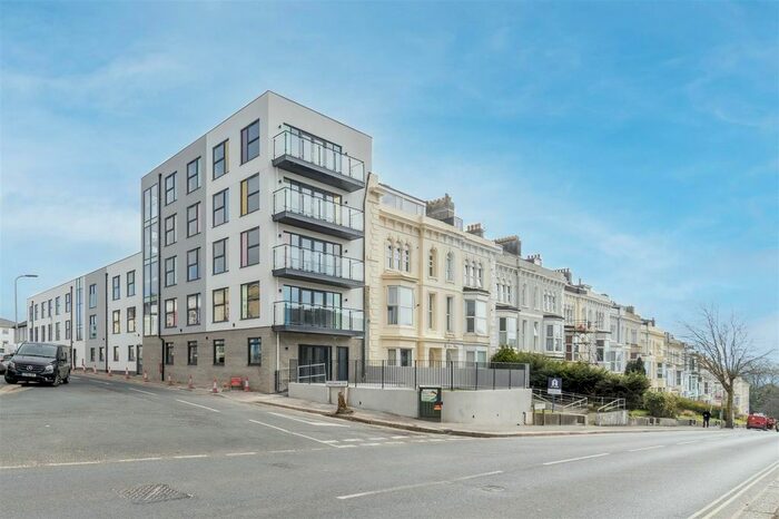 3 Bedroom Flat To Rent In Greenbank Terrace, Greenbank, Plymouth, PL4