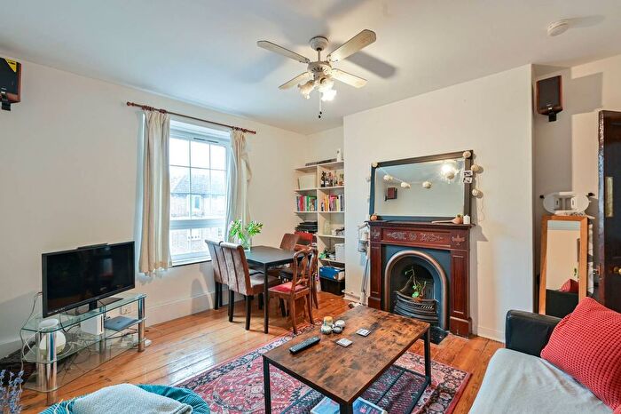 2 Bedroom Flat For Sale In Staple Street, Borough, London, SE1