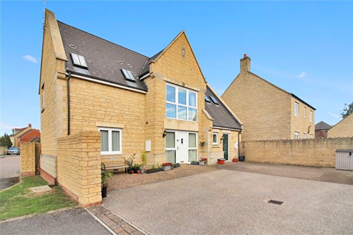 2 Bedroom Maisonette For Sale In Ariadne Road, Swindon, Wiltshire, SN25