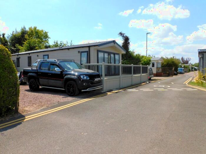 2 Bedroom Mobile Home For Sale In Heron Orchard Holiday Park, Frostley Gate, PE12