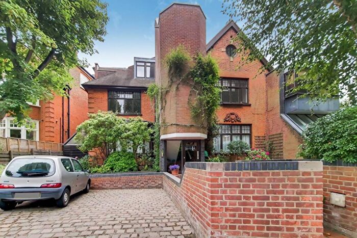 2 Bedroom Flat For Sale In Rosecroft Avenue, Hampstead, London, NW3