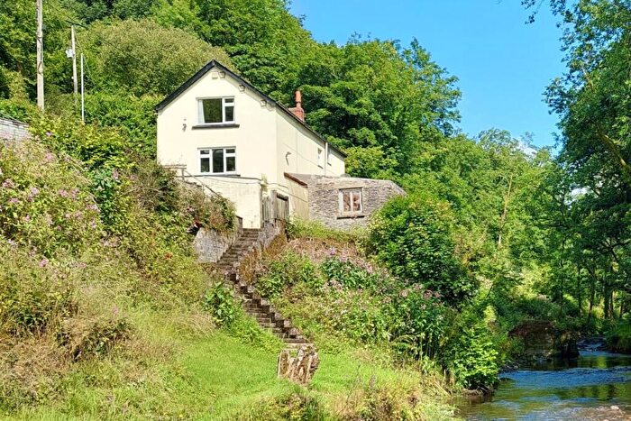 2 Bedroom Detached House For Sale In Cynwyl Road, Carmarthen, SA33