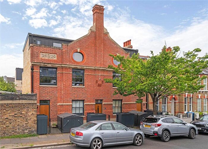 1 Bedroom Apartment For Sale In Silvester Road, East Dulwich, London, SE22