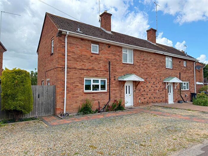 3 Bedroom Semi-Detached House For Sale In Hertford Road, Alcester, B49