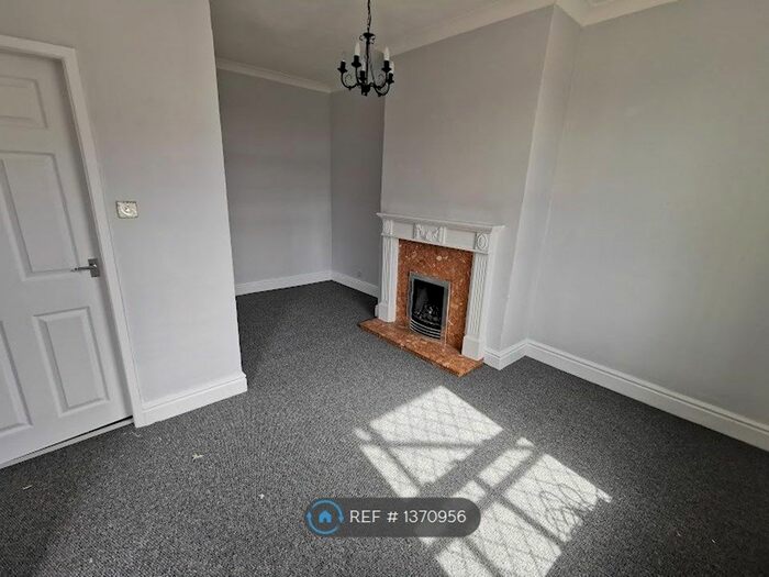 3 Bedroom End Of Terrace House To Rent In Grange Road, Batley, WF17