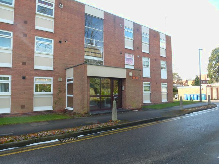 2 Bedroom Flat To Rent In Touchwood Hall Close, Solihull, B91