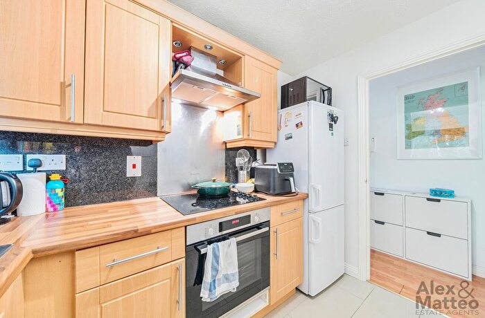 2 Bedroom Flat To Rent In Sheppard Drive, Bermondsey, SE16