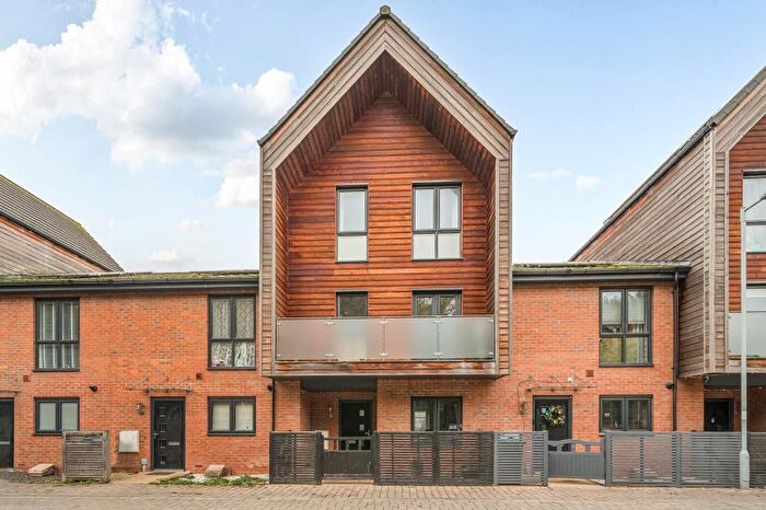 3 Bedroom Town House For Sale In Brooks Mews, Aylesbury, HP19
