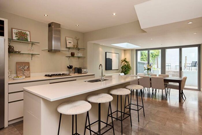 4 Bedroom House To Rent In Langton Street London, SW10