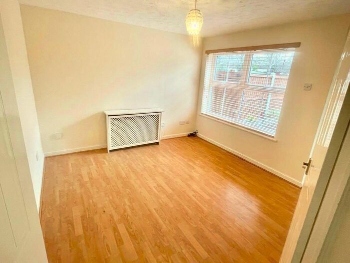 1 Bedroom House To Rent In Whitmore Avenue, RM3