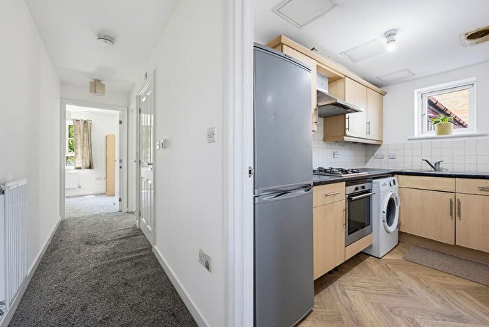 2 Bedroom Flat For Sale In Ffordd Ty Unnos, Cardiff, CF14