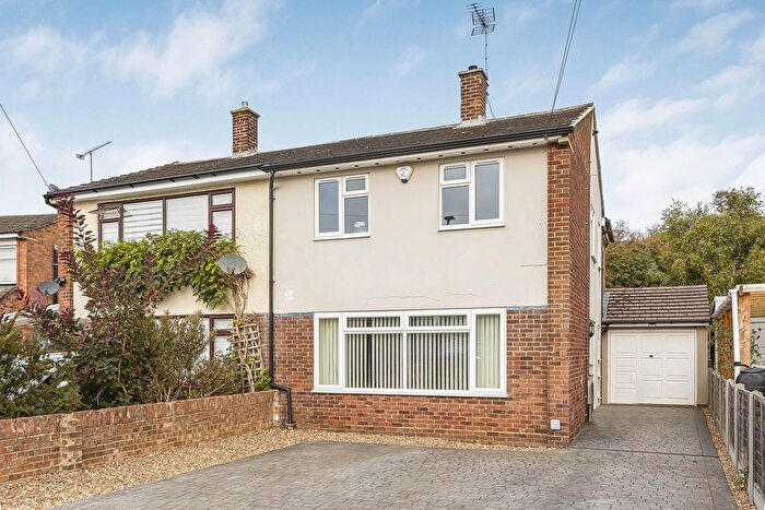 3 Bedroom Semi-Detached House For Sale In Maple Road, Bicester, OX26