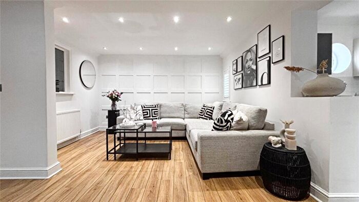 2 Bedroom Flat To Rent In Carden Avenue, Brighton, Sussex, BN1